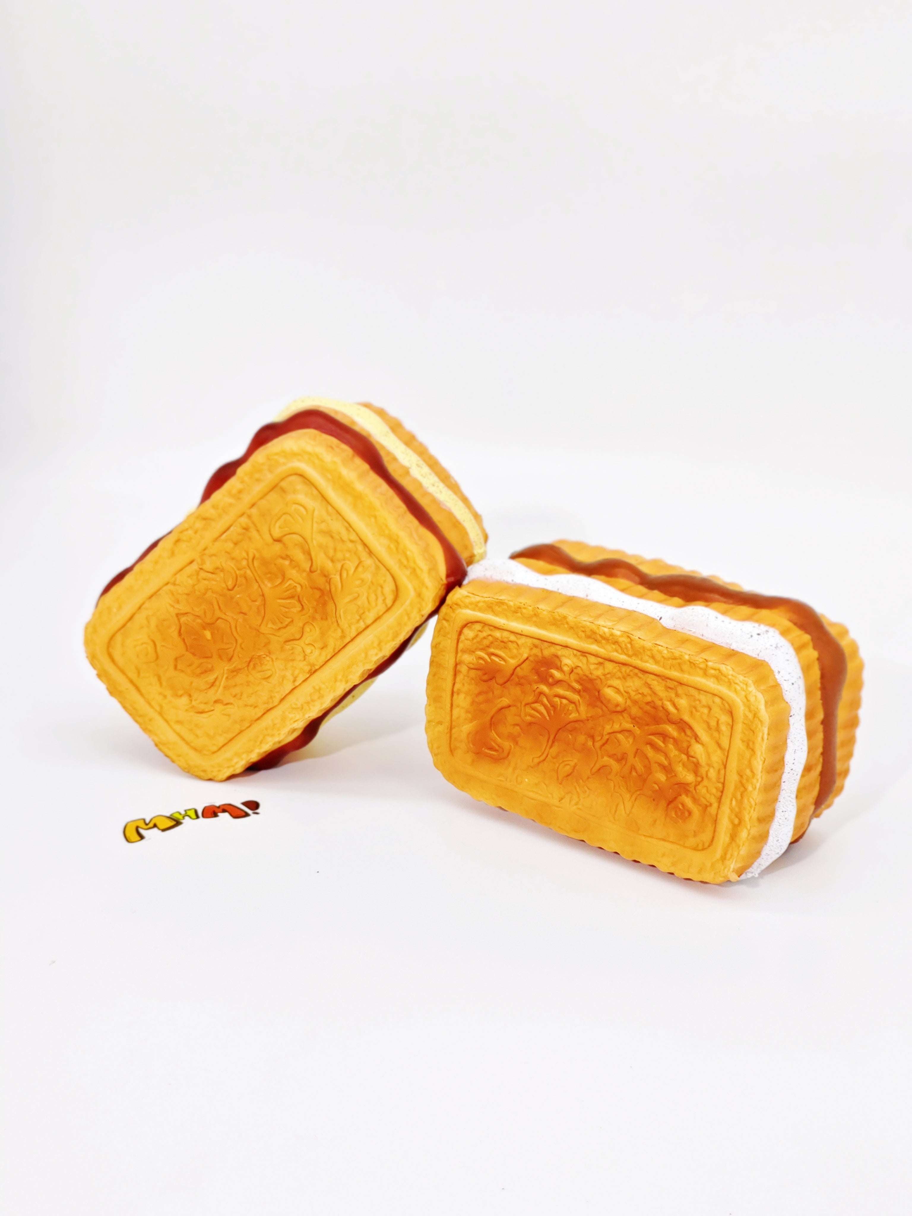 Maple Syrup Cookies (Oreo-Style Two-Tone Sandwich Cookies)